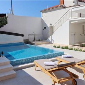 6 Bedroom Beachfront Villa with Heated Pool near Vela Luka on Korcula Island, Sleep 12